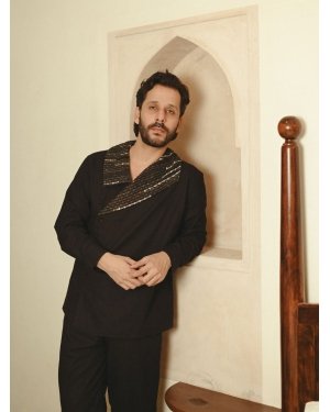 Upcycled Handwoven Arrow collar shirt - Black