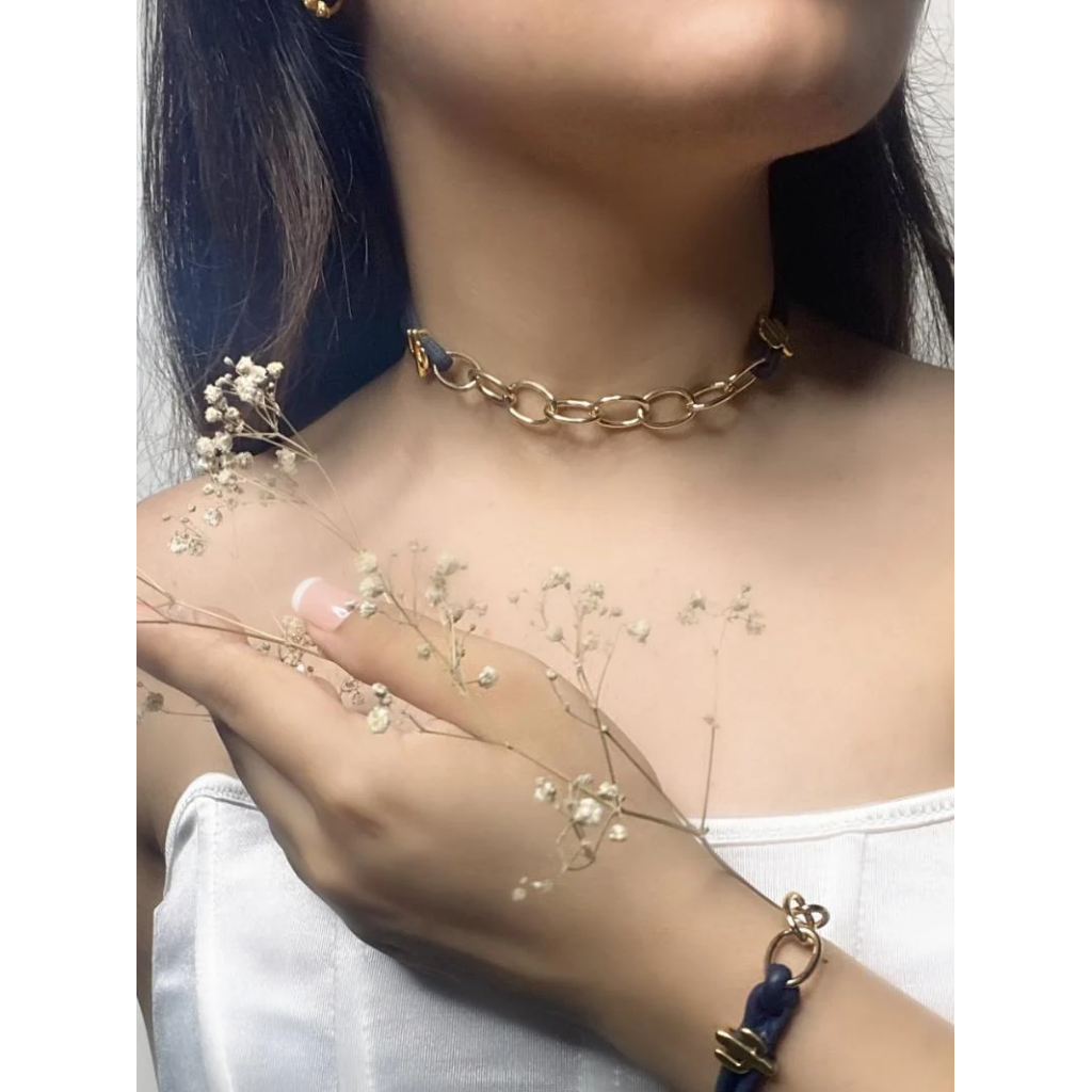 Arizona Bold Gold Necklace in Navy