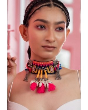 Passie!! Handcrafted traditional neckpiece