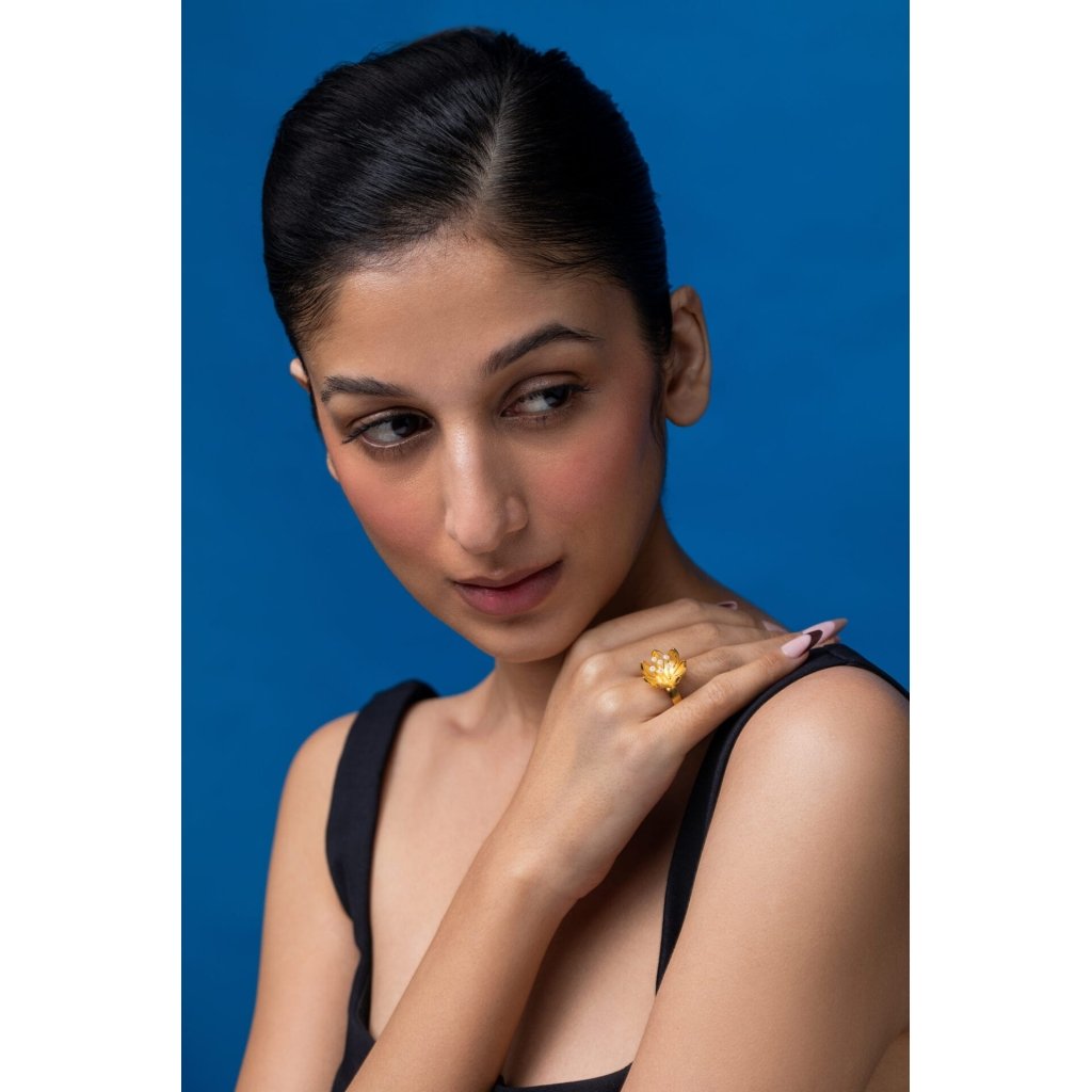 Pearly Golden Flower Ring