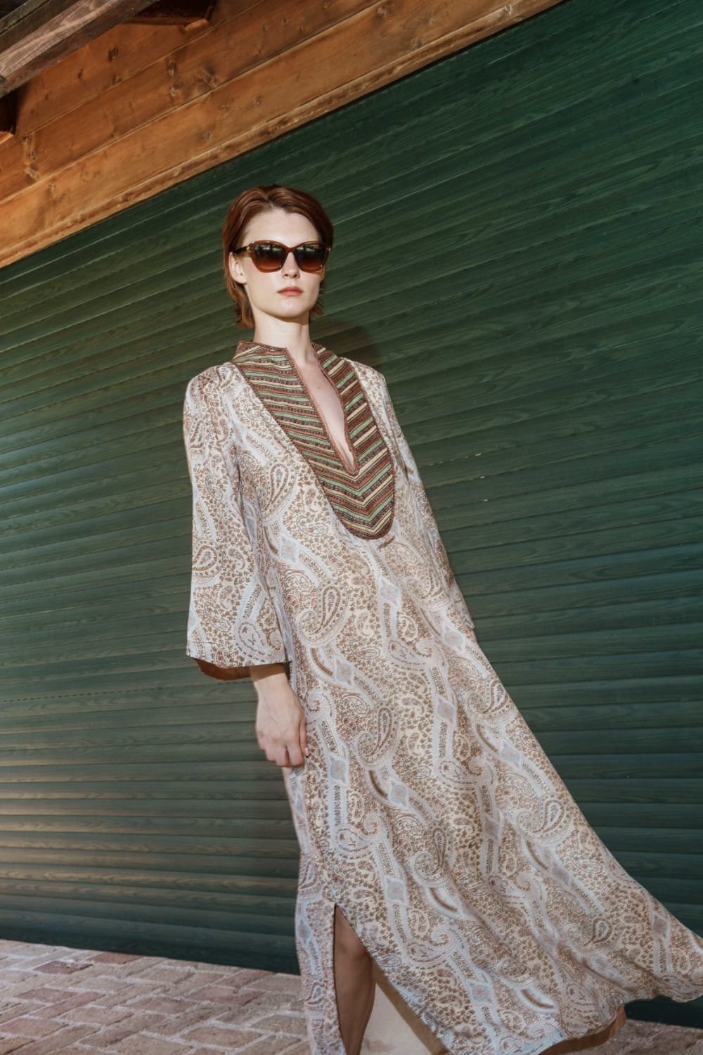 Beige paisley embroidered kaftan wi