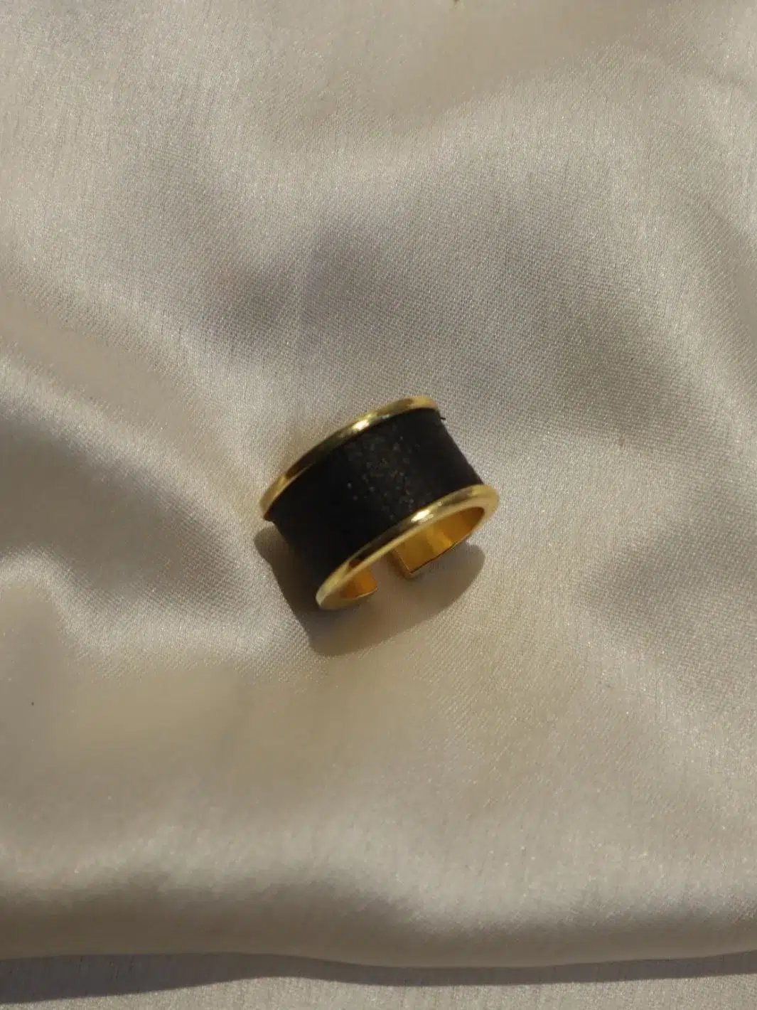Plant Leather Black Ring in Gold to