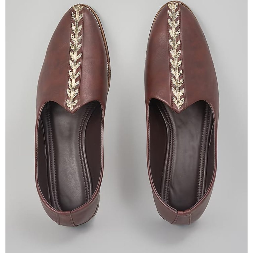 Brown Embroidered Juttis