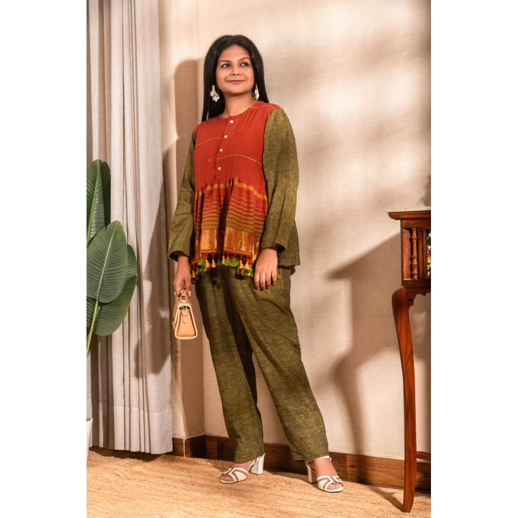 BLOOM-AURA DAHLIA PEPLUM TOP